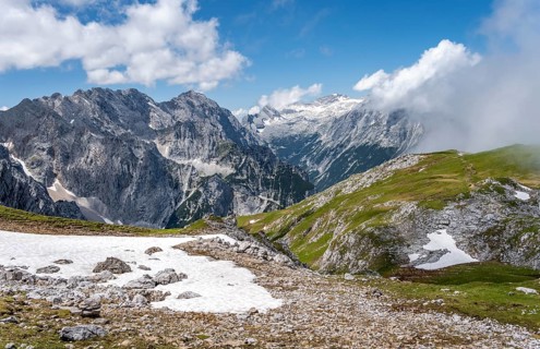 View into the Reintal valley and of the peaks of the Wetterstein mountains