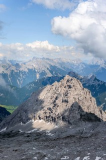 View of the Leutascher Platt with peak Oefelekopf