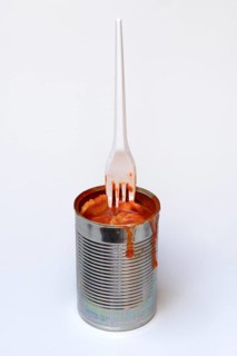 Ravioli in tin and plastic fork