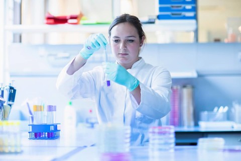 Lab technician pipetting a sample in the lab