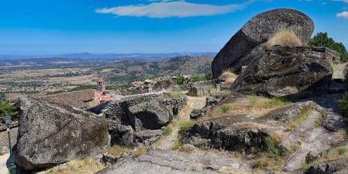 Monsanto Castle