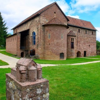 Einhardsbasilika