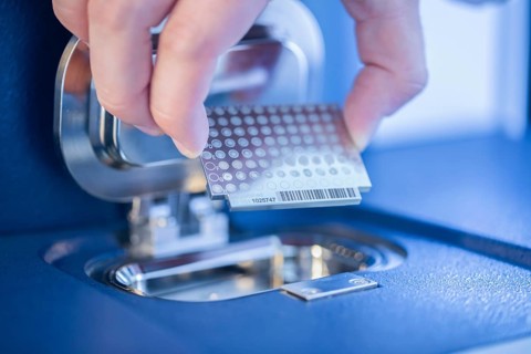 Inserting a multiple sample into a laboratory device