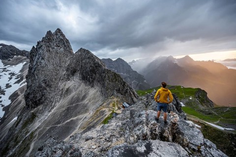 Hikers at the summit of the Westliche Toerlspitze