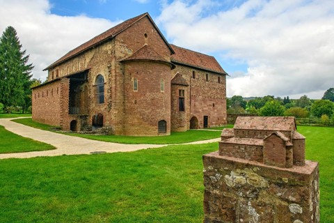Einhardsbasilika