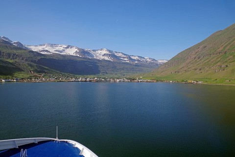 Bow of a ship approaching a place