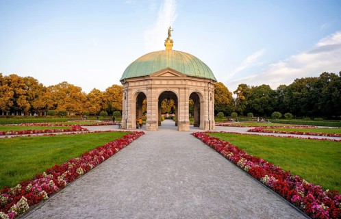 Blooming red flowers in the Hofgarten with the Diana Temple