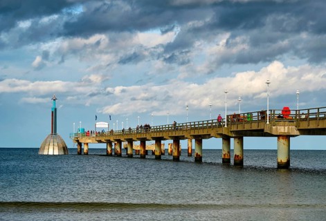 Zinnowitz pier with diving gondola