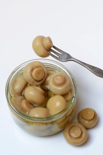 Canned common mushrooms