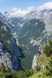 Hiker looking into the Reintal valley