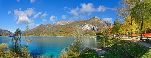 Turquoise lake in autumn vegetation