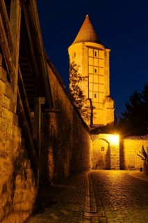 Illuminated city wall with Salwartenturm