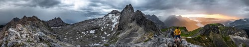 Hiker at the summit of the Westliche Toerlspitze