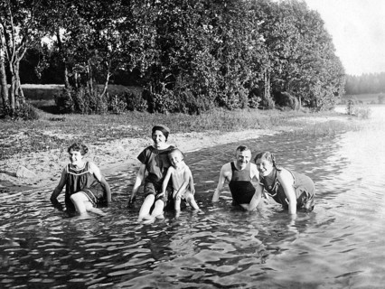Bathing group at the Lake Ammer