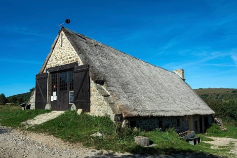 The jasserie of Coq Noir associative place of discovery of Haut Forez at the Col des Supeyres