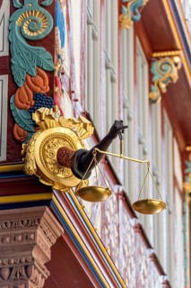 Cantilever arm with golden scales
