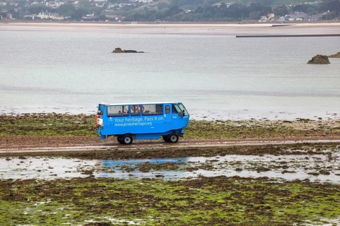 Amphibious vehicle