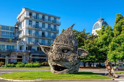 The driftwood sculptures of Evian les Bains