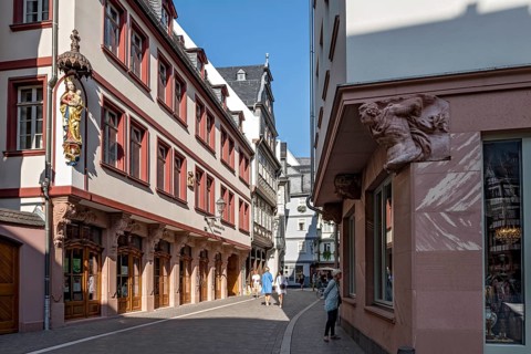 Reconstructed patrician residence Das Goldene Laemmchen and town houses with shops