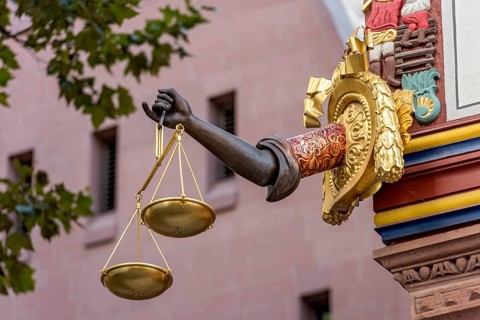 Cantilever arm with golden scales