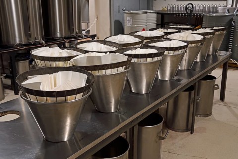 Filter for purifying the distillate
