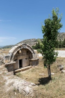 Ruins in the northern necropolis of Hierapoli
