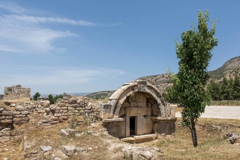 Ruins in the northern necropolis of Hierapoli