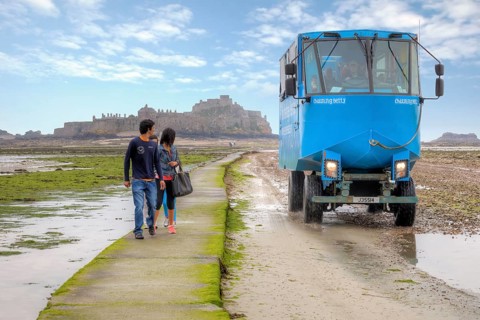 Amphibious vehicle
