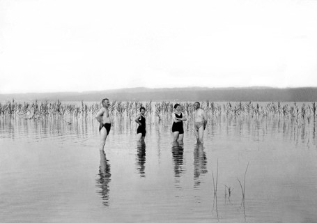 Bathing group at the Lake Ammer