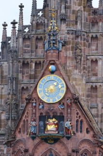 Figures from the Maennleinlaufen and tower clock at the Church of Our Lady