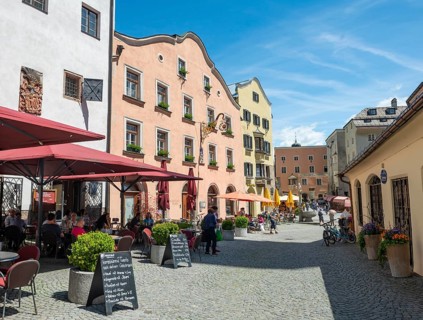 Marketplace with restaurants and traditional houses