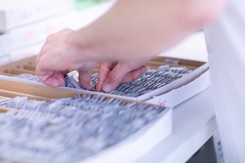 Sample storage and sorting in a histology laboratory