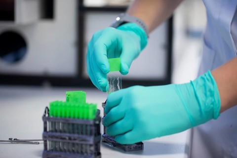 Processing of samples in a histology laboratory