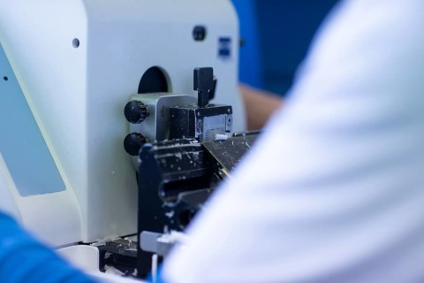 Processing of samples in a histology laboratory