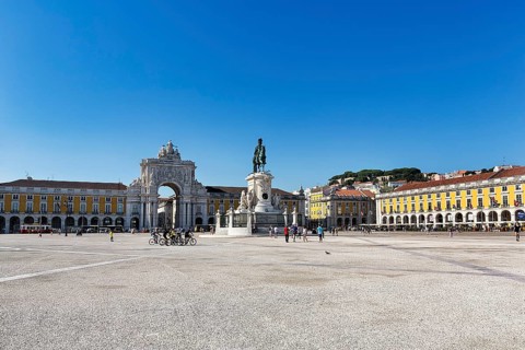 Praca do Comercio with triumphal arch Arco da Vitoria
