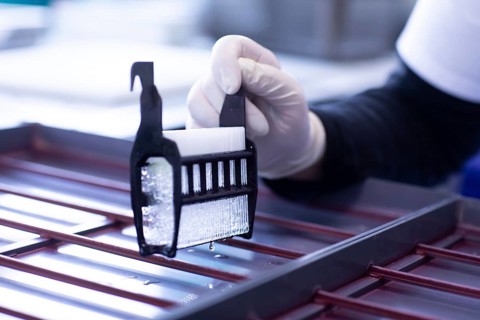 Sample processing with laboratory equipment in a histology laboratory