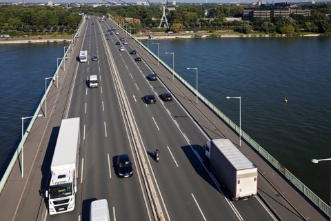 Traffic on the Zoobruecke seen from the cable car