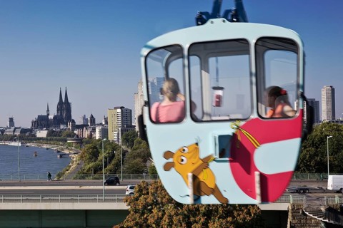 Gondola of the Rheinbahn with a view of the cathedral
