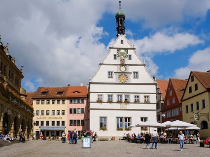 Ratstrinkstube and Tourist Information on the Market Square