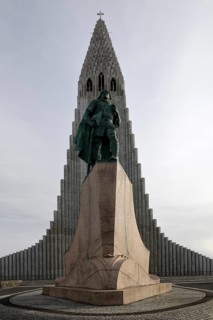 Hallgrimskirkja with the statue of Leif Eriksson