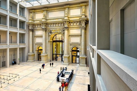 Baroque gate in the Foyer