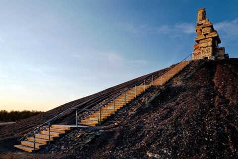 Rheinelbe slag heap with stairway to the Himmelstreppe artwork