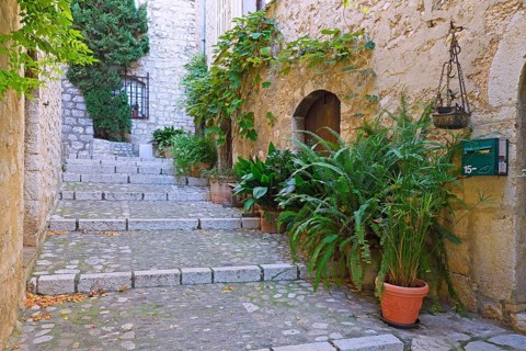 Cosy alleys and squares