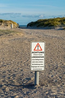 Flight path warning sign