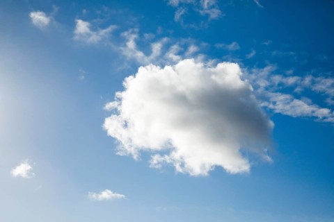 A single fleecy cloud