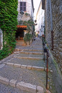 Cosy alleys and squares
