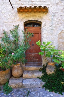 Cosy alleys and squares