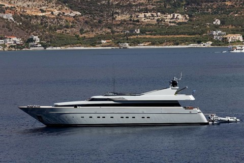 Mega Yacht Cantieri di Pisa Akhir 125 anchored in Limeni Bay