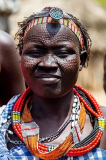 Woman with beauty scars from the Toposa tribe