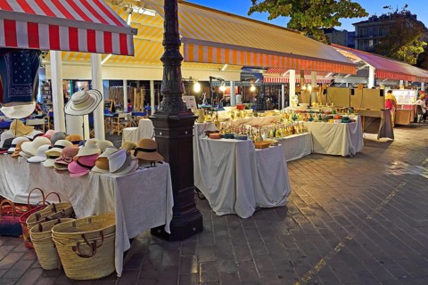 Evening hustle and bustle with restaurants and market stalls on the Cours Saleya